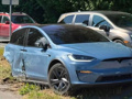 Tesla FSD kaza yaptı: Araç ikiye bölündü