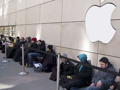 iPhone Duo’ya yoğun ilgi: Mağaza önlerinde uzun kuyruklar oluştu