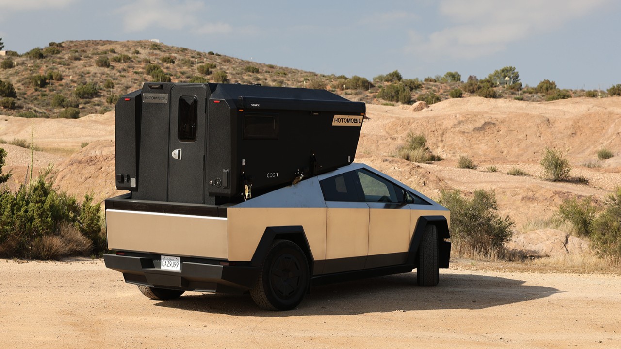 Hotomobil'in Tesla Cybertruck Karavanı Bitcoin Konferansı'nda Görücüye Çıktı: Yerli Üretimin Küresel Zaferi!