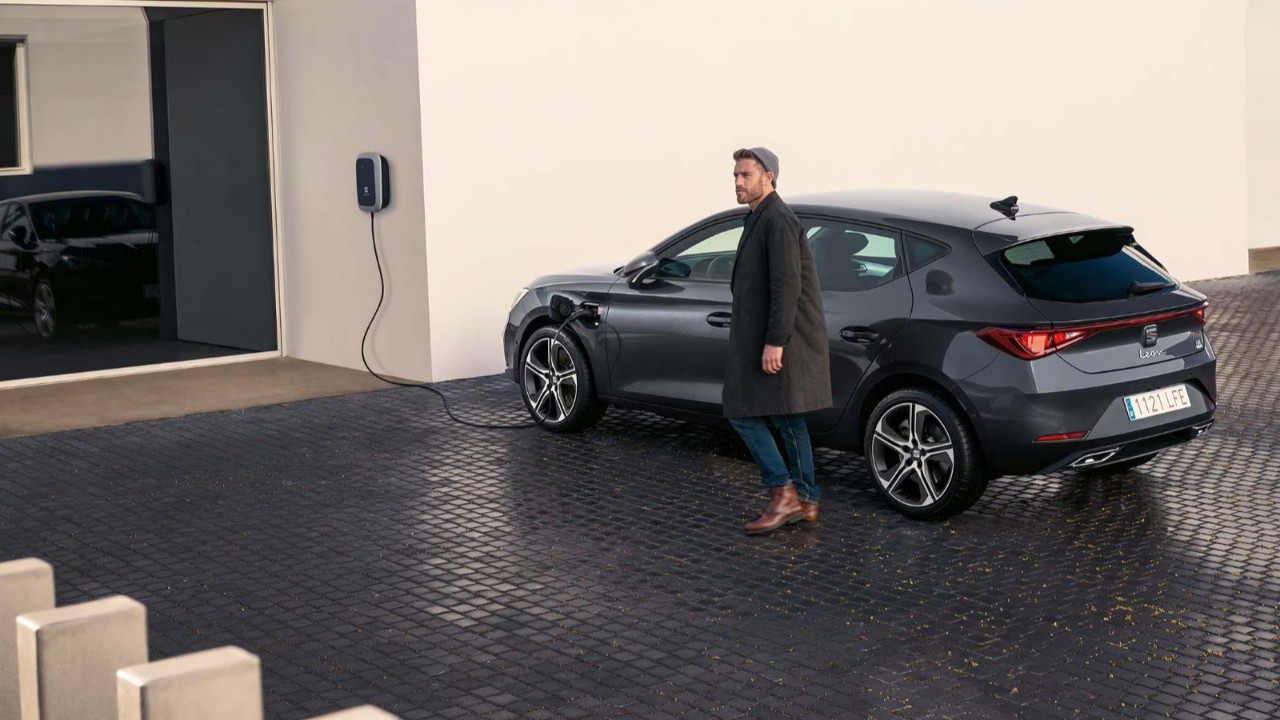 SEAT Leon e-HYBRID: Geleceğin Elektrikli Sürüş Deneyimi Başlıyor!