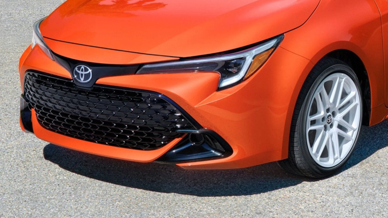 Sırf satılmıyor diye fiyatları dibi gördü, Toyota Corolla Hatchback sudan ucuza satılıyor