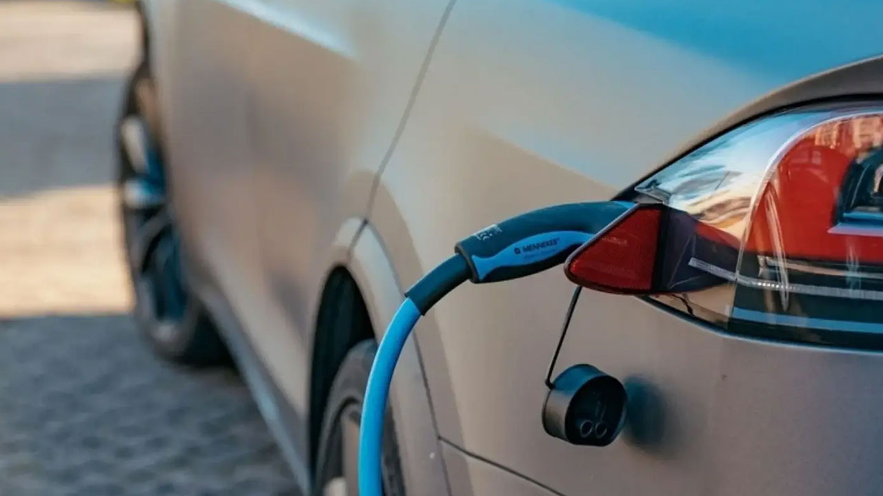 Elektrikli otomobillere ilgi azalıyor mu? Dünya genelinde satış rakamları düştü