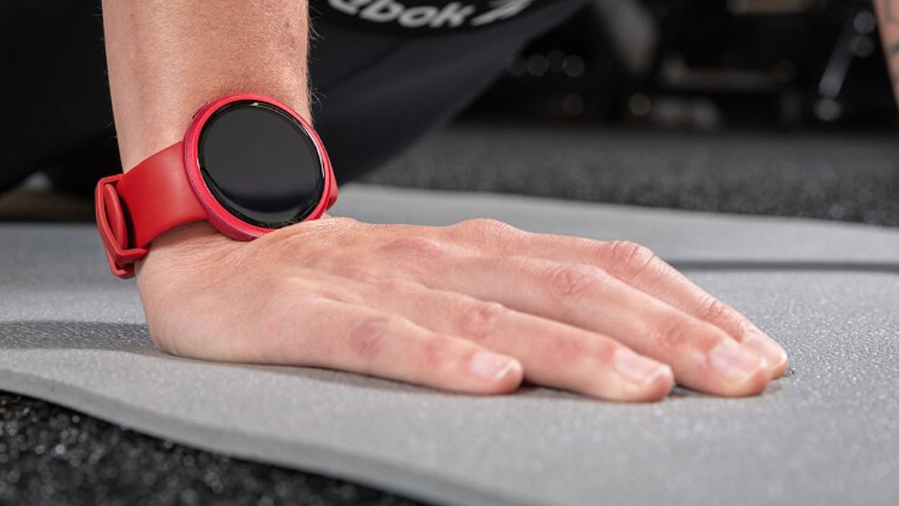 Uygun fiyatlı akıllı spor saati Reebok Rush tanıtıldı