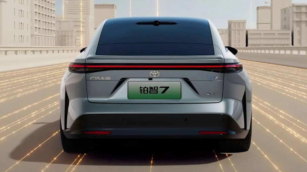 Toyota bZ7 satışa sunuldu: Tesla Model S’in beşte bir fiyatına sahip