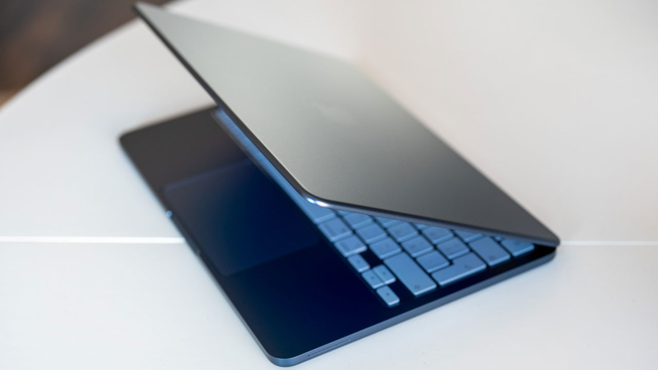 Yeni MacBook Neo'nun oyun performansı test edildi