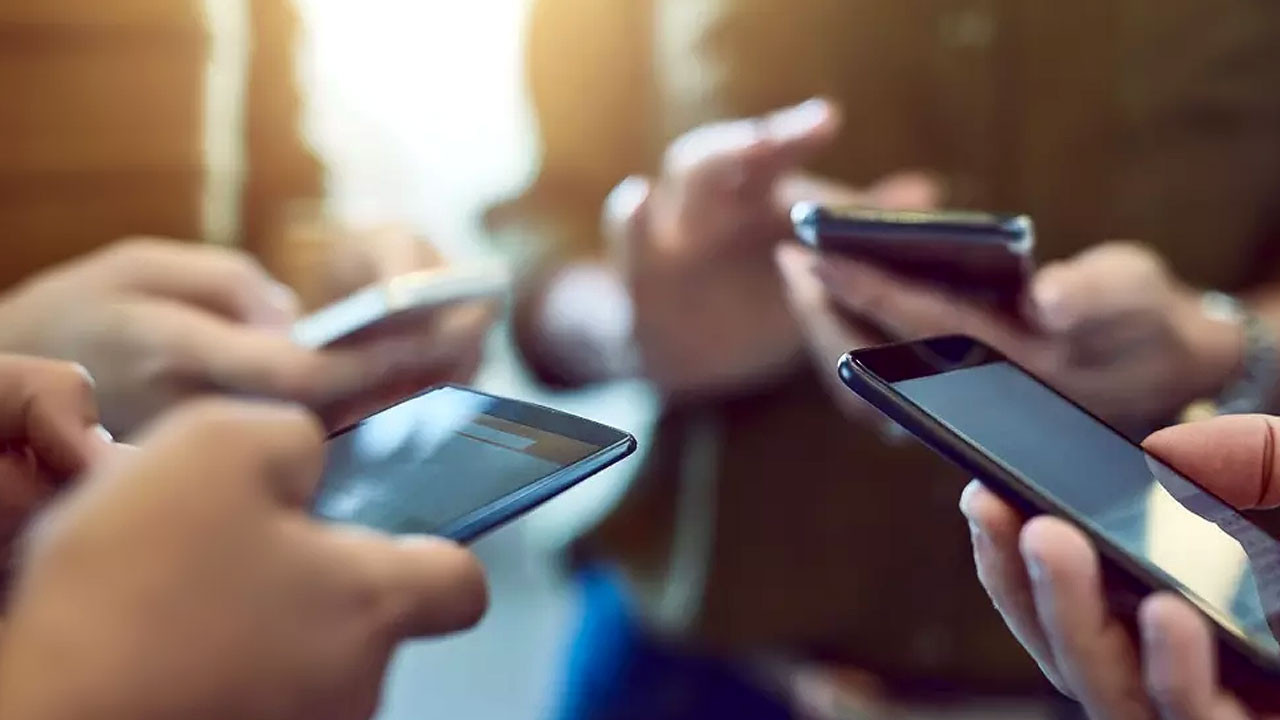 Akıllı telefonlarda eskiye dönüş başlıyor! Yıllar önceki özellikler geri geliyor