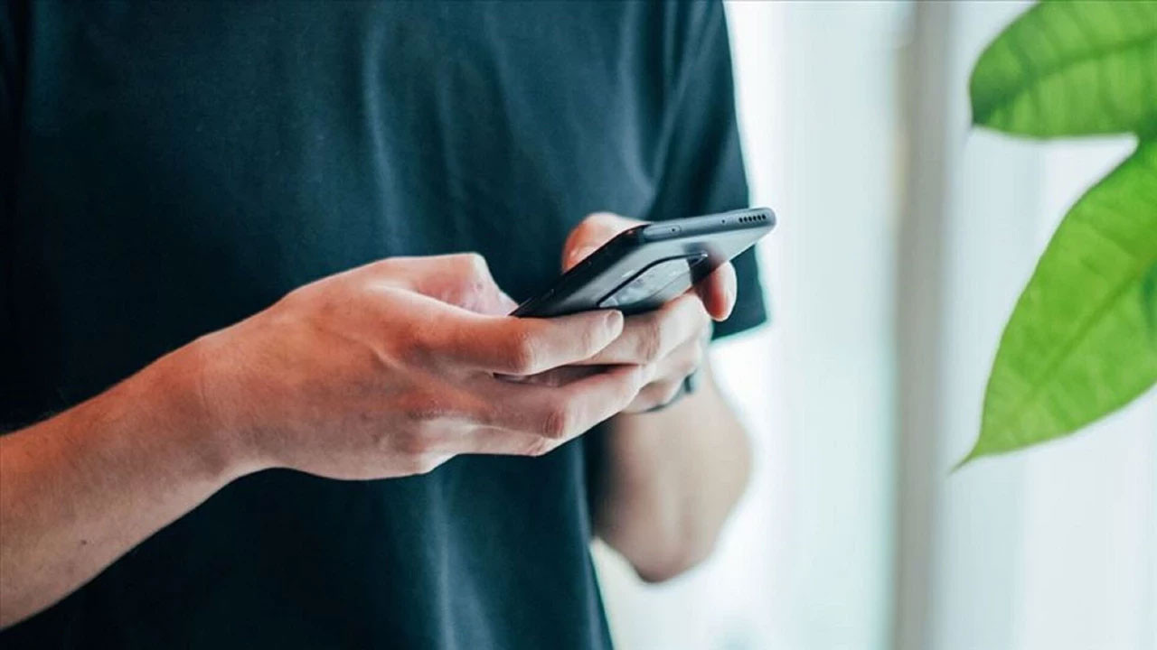 Telefonunuzdaki gizli casus: FBI milyonlarca kez indirilen uygulamalar için uyardı