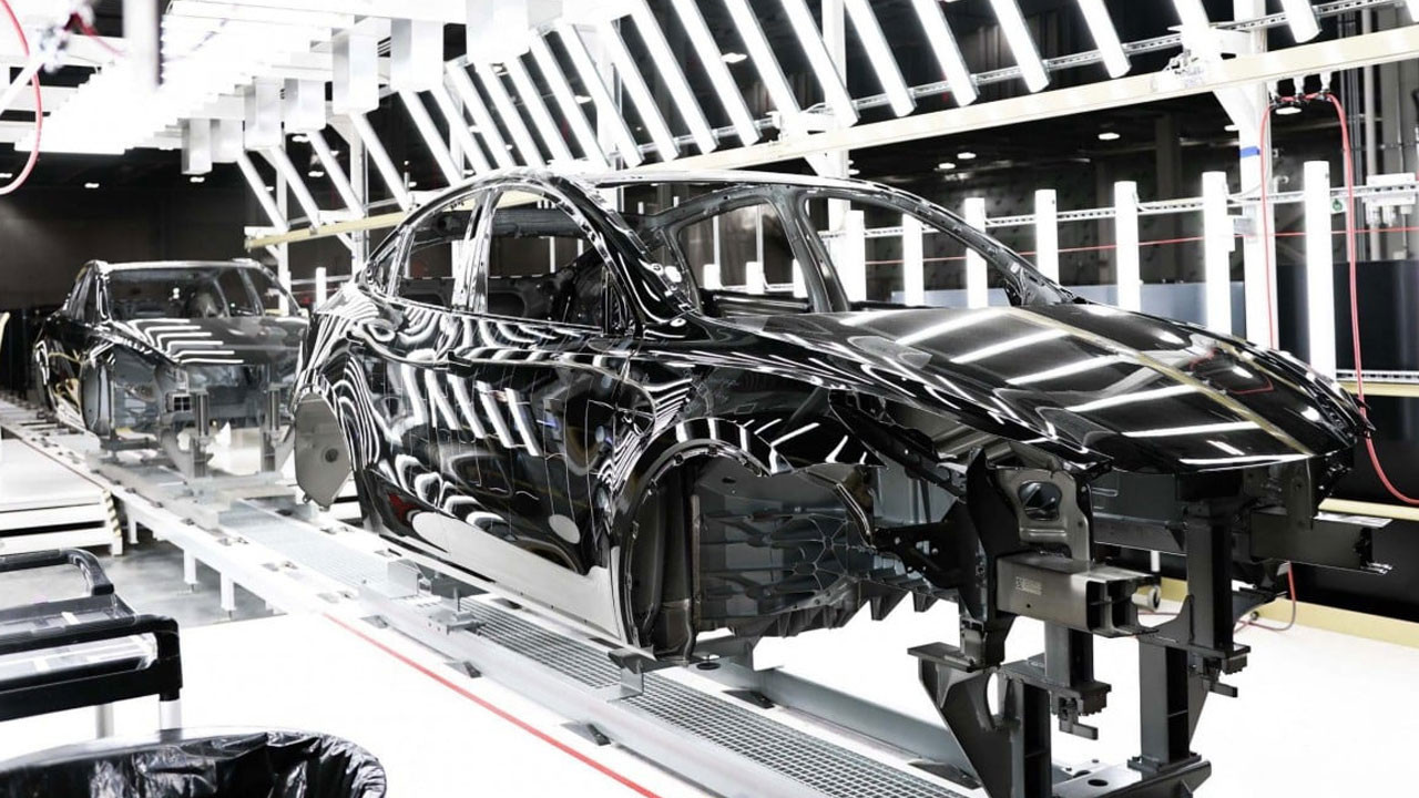 Tesla ucuz bir model için kolları sıvadı