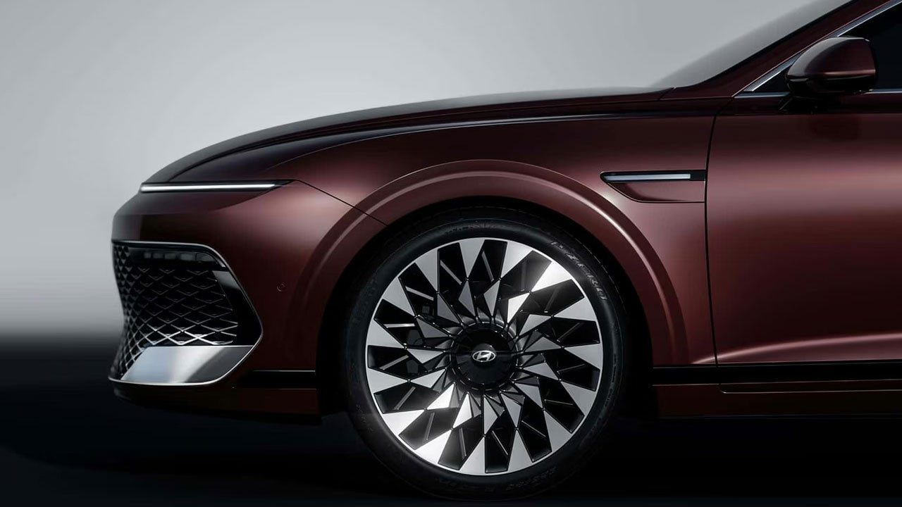 Hyundai'nin en lüks sedanı makyajlandı