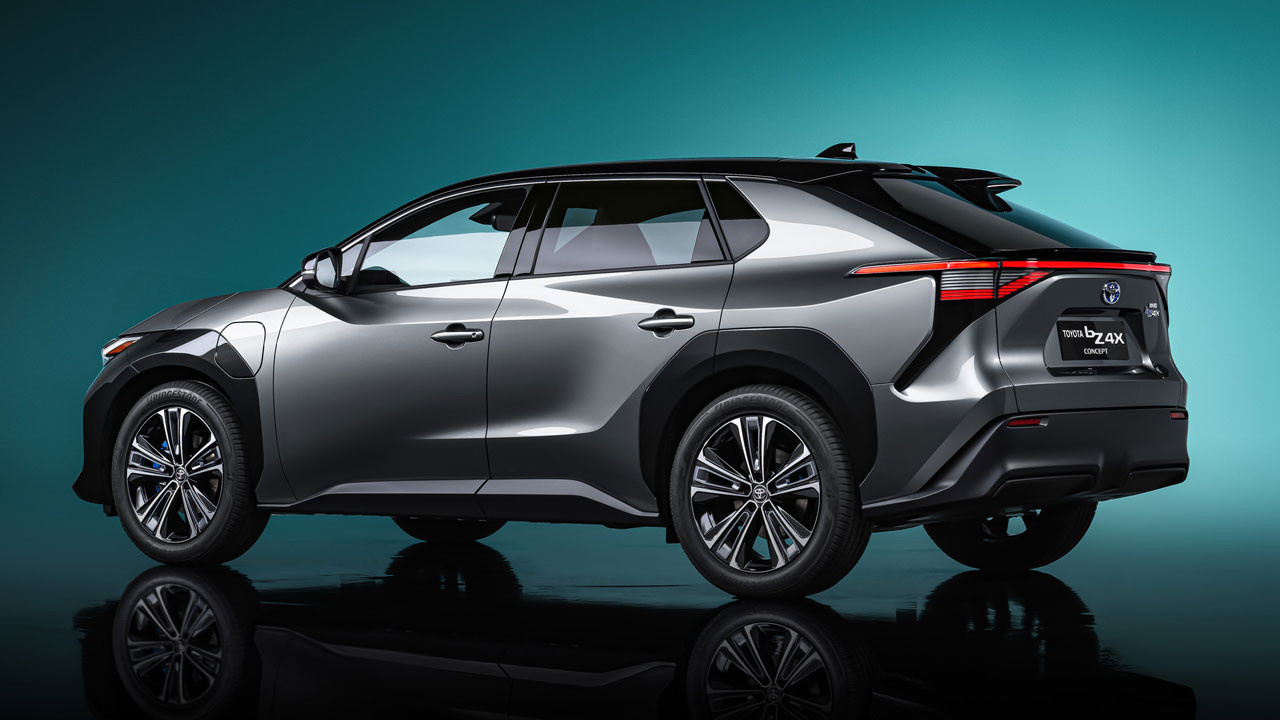 Yeni Toyota bZ4X gerçek kullanımda resmi menzilini ezdi geçti