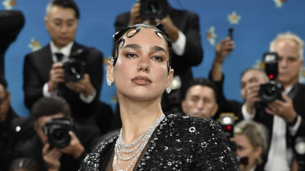Dua Lipa, Samsung'u 15 milyon dolar için mahkemeye taşıdı