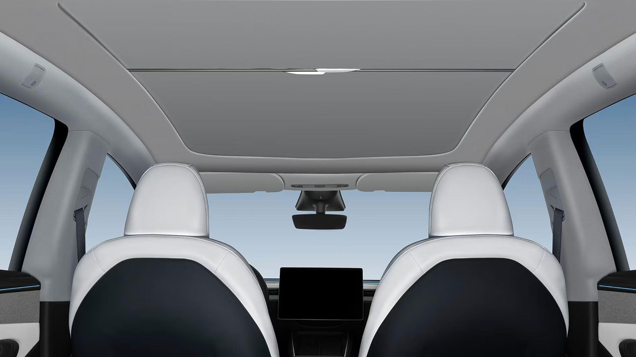 Tesla Model Y için ilk resmi tavan güneşliği piyasaya sürüldü