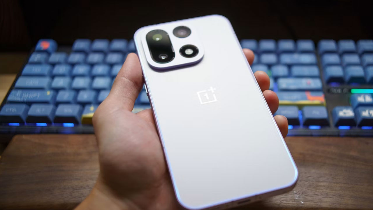 OnePlus Ace 6 Ultra Tanıtıldı: 165 Hz Ekran, 8.600