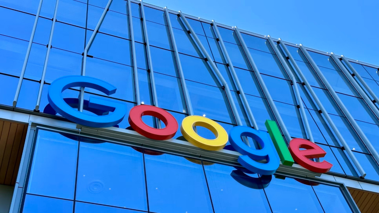 Google AI Plus aboneliğinin fiyatını yarıya indird