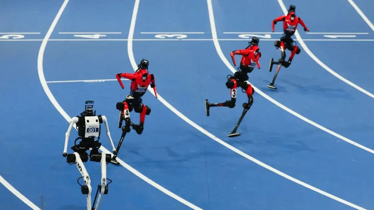 İnsansı robot Usain Bolt'un 100 metre rekorunu kırdı
