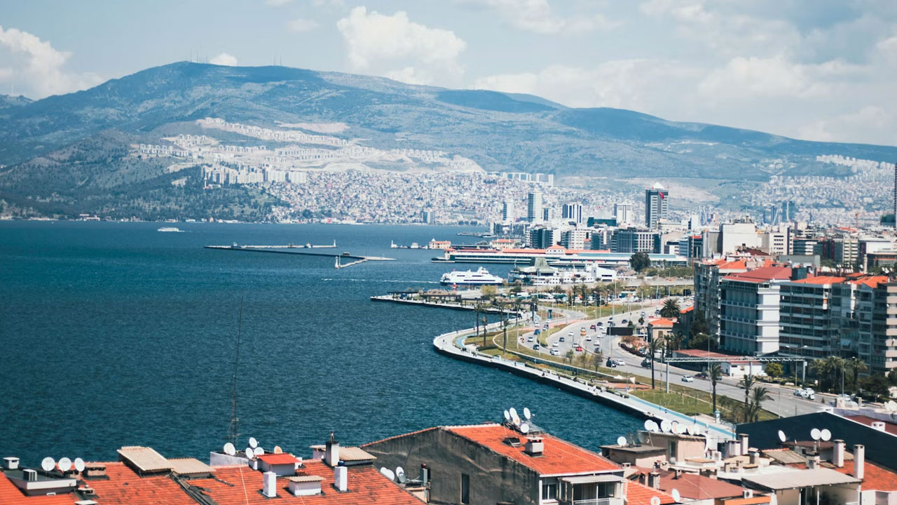 Vodafone ve DAMAC Digital, İzmir'e 100 milyon dolarlık yapay zeka veri merkezi açtı