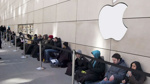 iPhone Duo’ya yoğun ilgi: Mağaza önlerinde uzun kuyruklar oluştu
