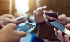 Akıllı telefonlarda eskiye dönüş başlıyor! Yıllar önceki özellikler geri geliyor