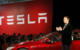 Elon Musk fena patladı, Tesla satışları resmen çöktü