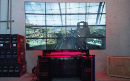 16 monitör ile 16K çözünürlükte oyun oynadı!
