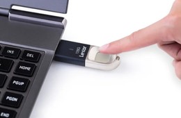 Bu USB bellek parmak izi ile korunuyor!
