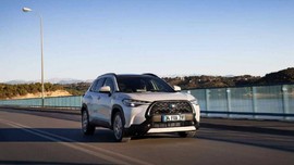 Merakla beklenen Toyota Corolla Cross C-SUV Hybrid: Şimdi Türkiye'de