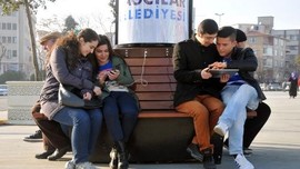 Telefon şarj eden banklar yoğun ilgi görüyor