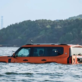 Chery'den BYD'ye cevap: Jetour G700 tekne gibi suda yüzüyor