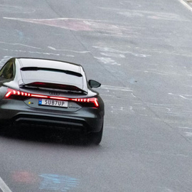 Tesla FSD Avrupa'da Engele Takıldı: Kuzey Avrupalı Düzenleyiciler Güvenliği Sorguluyor