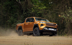 Toyota'nın ikonik pickup'ı yeni Hilux Türkiye'de