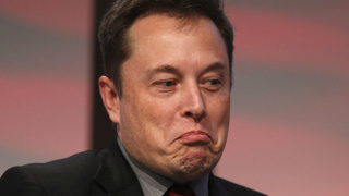 Elon Musk görevine devam ediyor