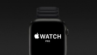 Ünlü YouTuber Apple Watch Ultra sağlamlık testi için saate çekiçle vurdu!