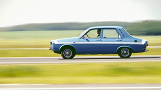 Tesla ve Toros çarpıştı: Tesla pert oldu, Toros’un kazadan haberi bile yok