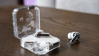 Nothing Ear (2) için yeni bir renk seçeneği daha geliyor