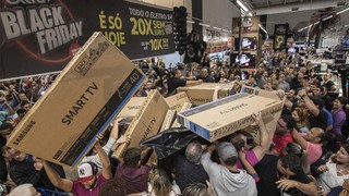 E-ticaret devinden rakiplerine boy gösterisi, yüzde 90'a varan indirimler