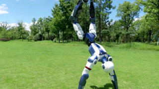 Karşınızda ninja robot! Takla, tekme, hepsini yapabiliyor