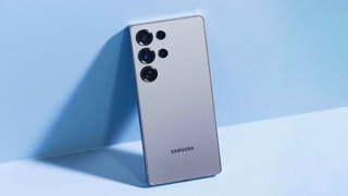 Samsung Türkiye Apple’a rest çekti, dip fiyata amiral gemisi telefon satıyorlar