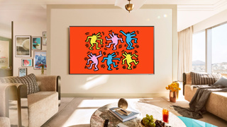 Dünyaca ünlü pop grubu BTS'nin lideri RM Samsung Art TV'ler için kamera karşısına geçti