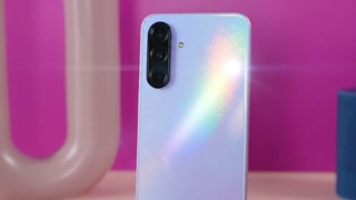 Samsung uygun fiyatlı yeni telefonu için düğmeye bastı