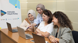 Türk Telekom ‘Dijitalde Hayat Kolay’ projesiyle girişimci kadınların dijital yolculuğunu destekliyor