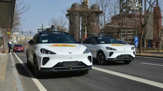 Çin’de Yapay Zeka çöktü: Robotaksiler yolları kilitledi