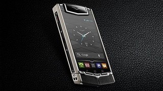 Lüks telefon Vertu Ti'ye yeni renk seçenekleri
