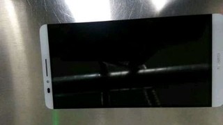 Huawei, sıfır çerçeveye sahip Ascend D3 modelini önümüzdeki ay satışa sunabilir!