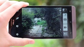 Asus'tan çift kameralı telefon geliyor