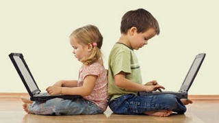 Minik parmaklar geleceği programlamaya devam ediyor