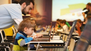Minik parmaklar yazılım dünyasını keşfetti