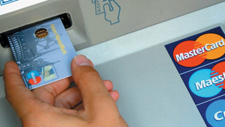 ATM' ye girilen şifre termal kamera ile görülebiliyor