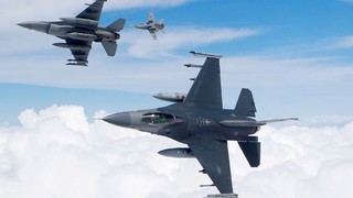 F-16 ve F-15 it dalaşı yaparsa