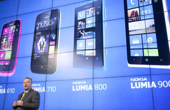 1330949472_nokia-stephen-elop-mwc-2012-5.jpg
