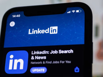 LinkedIn, yapay zeka ile yazılan düşük kaliteli içeriğe karşı 'AI slop' bildirme aracını test ediyor